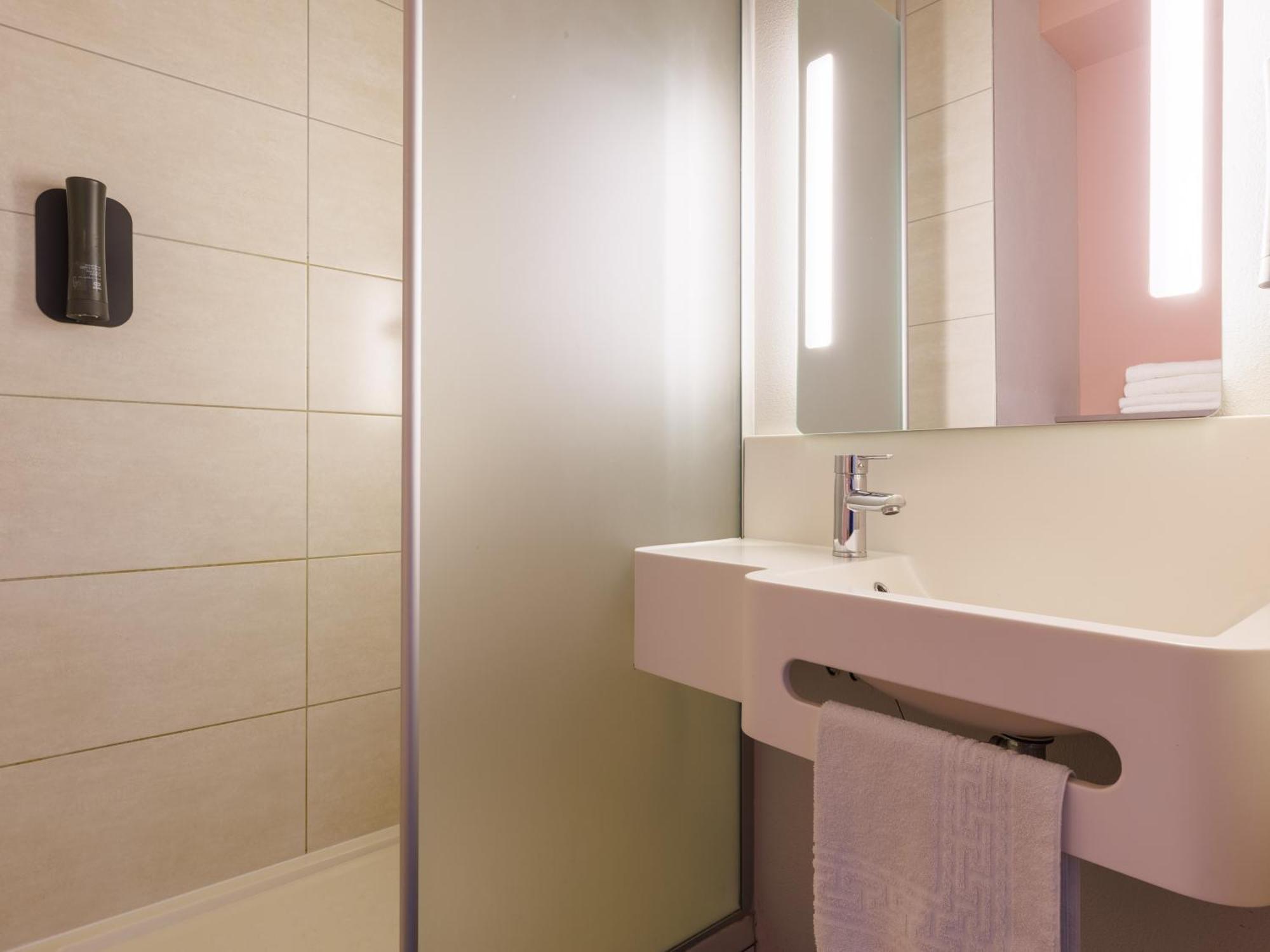 B&B Hotel Clermont-Ferrand Nord Riom Kültér fotó